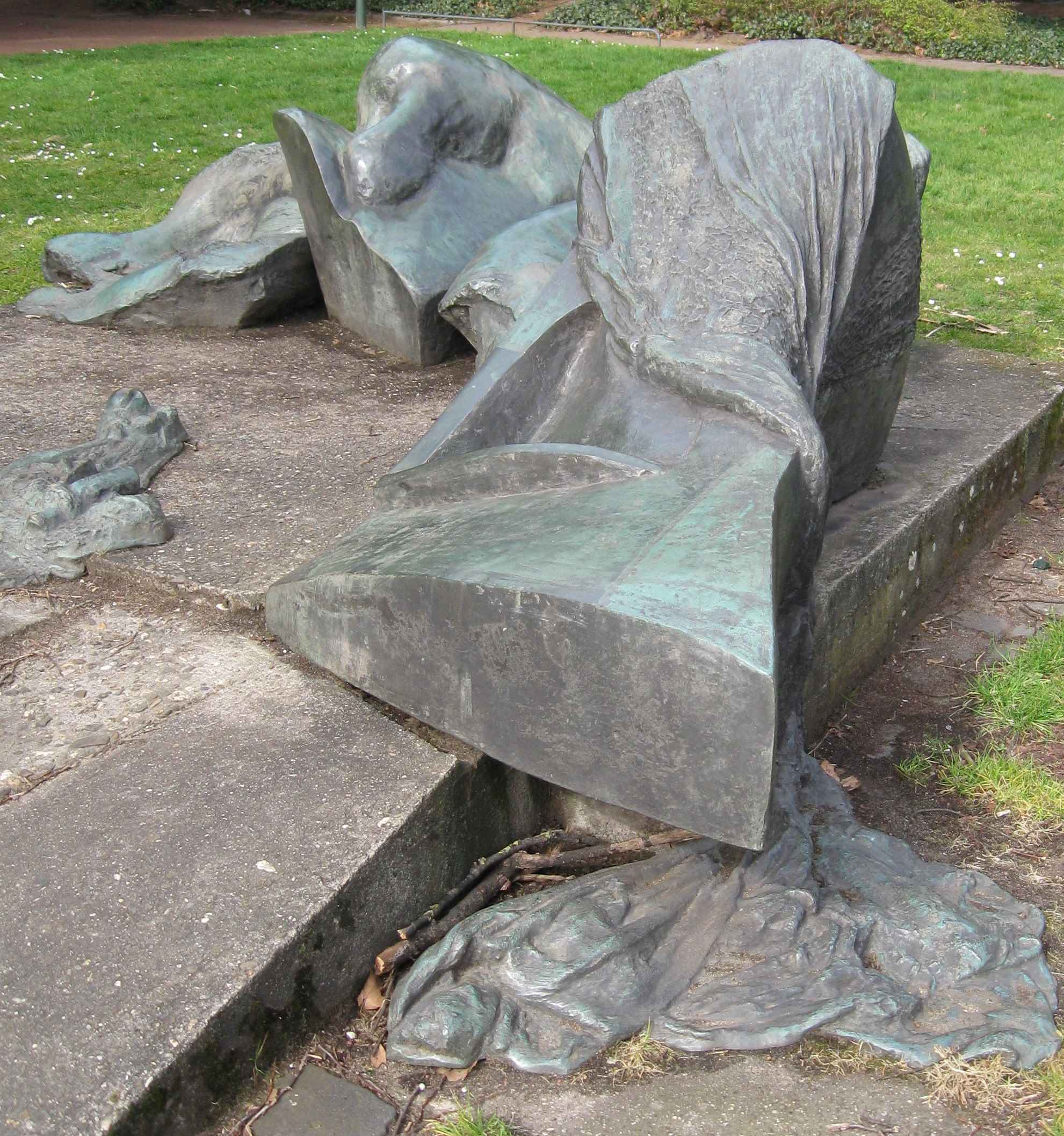 Riven Heine Monument detail.jpg